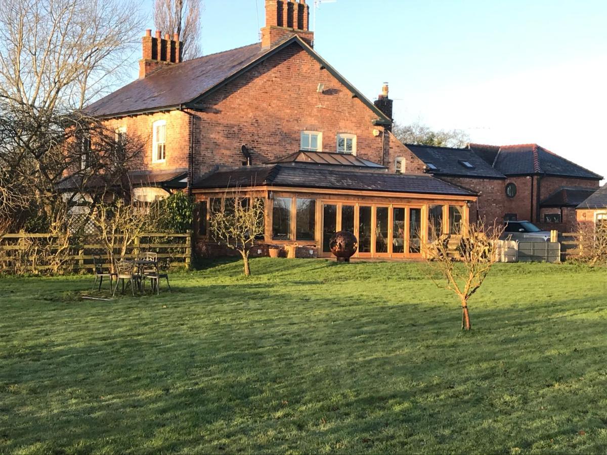 Hollies Farm B&B Wrexham Exterior foto